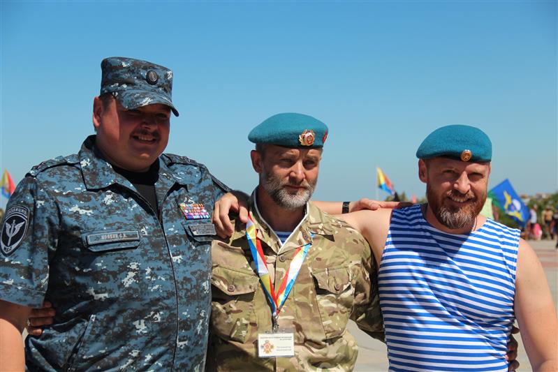 Начальник Управления Росгвардии по Севастополю и сотрудники СОБРа «Сокол» приняли участие в праздничном мероприятии, посвященном Дню воздушно-десантных войск РФ
