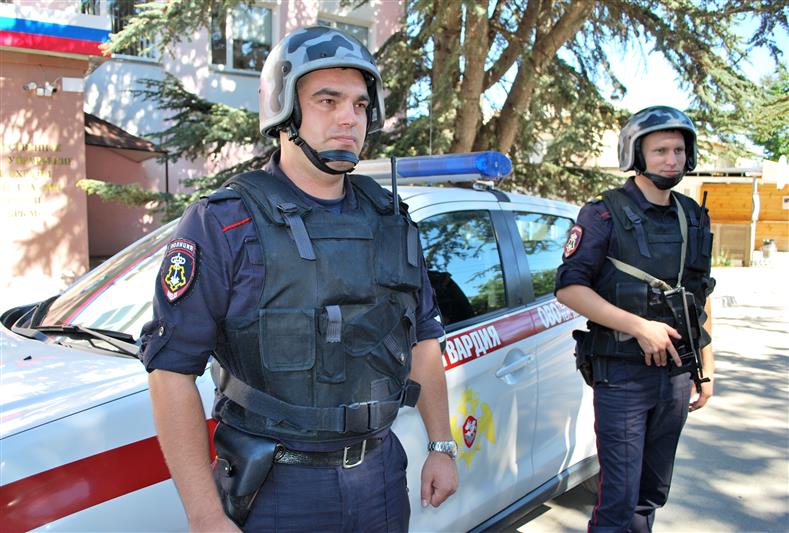 В Симферополе сотрудники  Росгвардии задержали грабителей, жестоко избивших местного жителя