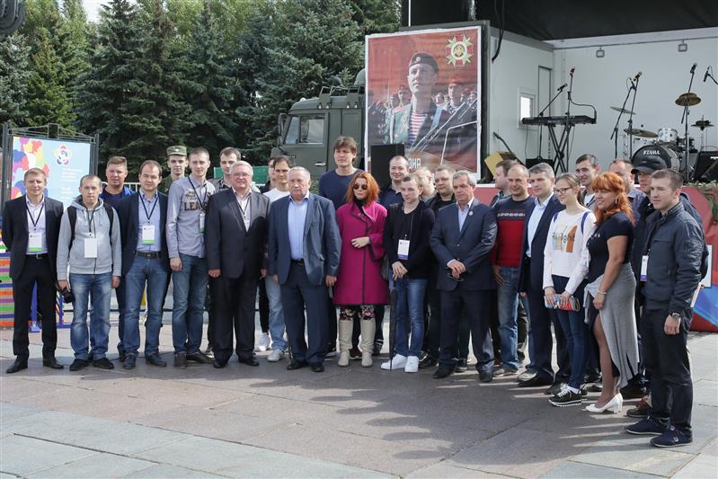 На Поклонной горе в Москве состоялся Фестиваль столичной прессы, в котором принял участие творческий коллектив центрального журнала Росгвардии «На боевом посту»