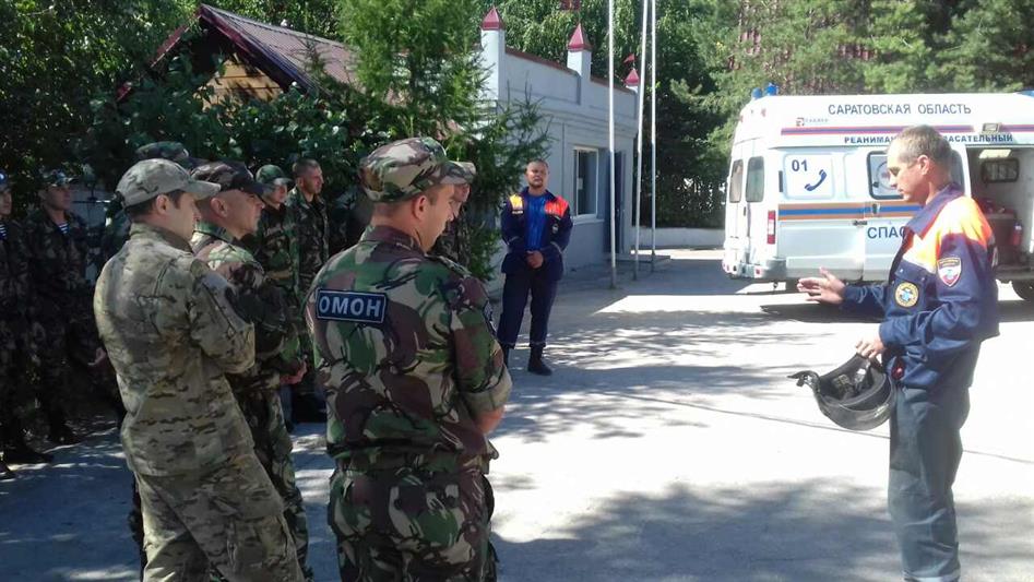 В Саратове прошел совместный учебный сбор нештатных санитаров подразделений Росгвардии и службы спасения