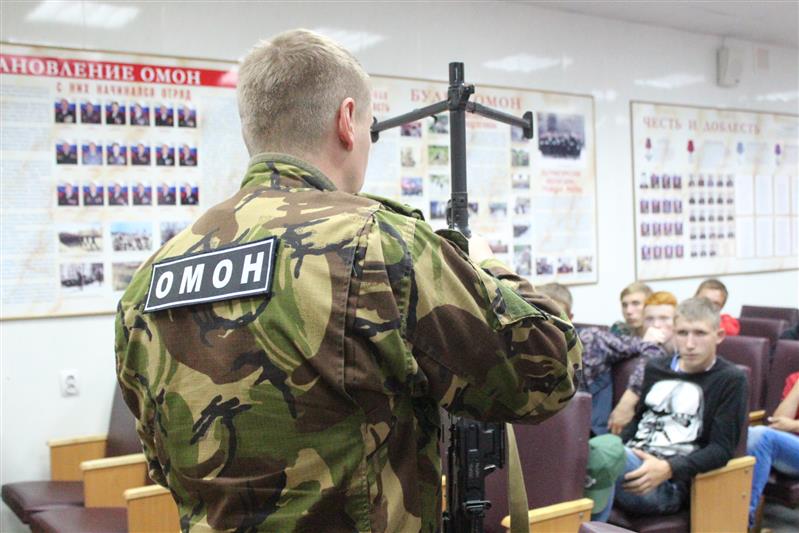 Сотрудники вологодского ОМОНа приняли участие в проведении патриотического проекта «Неделя в армии»