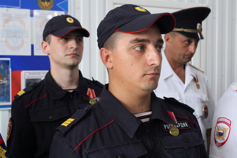 В Ростове-на-Дону военнослужащие и сотрудники Росгвардии награждены медалями "За отвагу на пожаре"