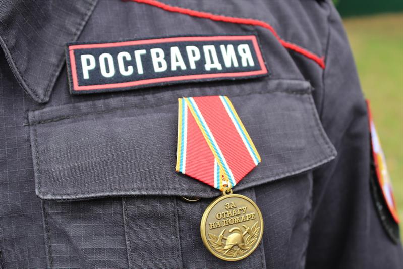 В Ростове-на-Дону военнослужащие и сотрудники Росгвардии награждены медалями "За отвагу на пожаре"