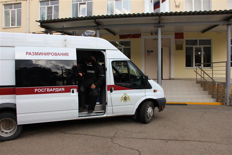 В Краснодаре сотрудники Росгвардии приняли участие в тренировке по предотвращению террористического акта на территории образовательного учреждения