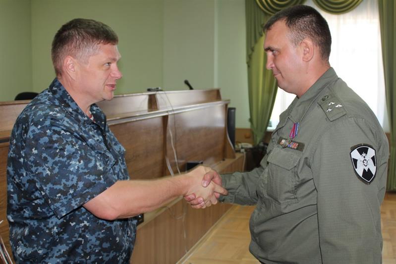 В Ростове военнослужащих и сотрудников Росгвардии поздравили с присвоением очередных воинских званий и получением ведомственных наград