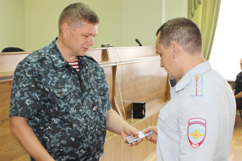 В Ростове военнослужащих и сотрудников Росгвардии поздравили с присвоением очередных воинских званий и получением ведомственных наград