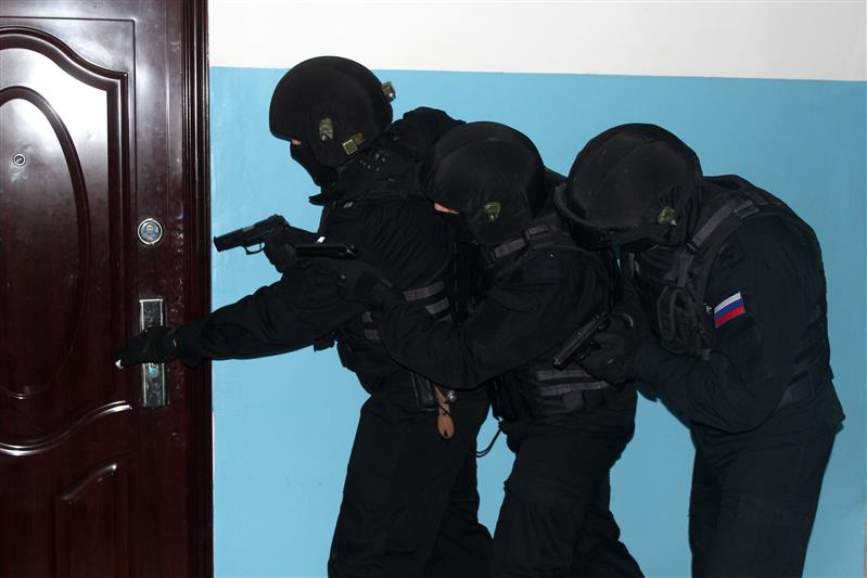 В Оренбургской области бойцы ОМОНа оказали силовую поддержку сотрудникам полиции в закрытии нелегального казино