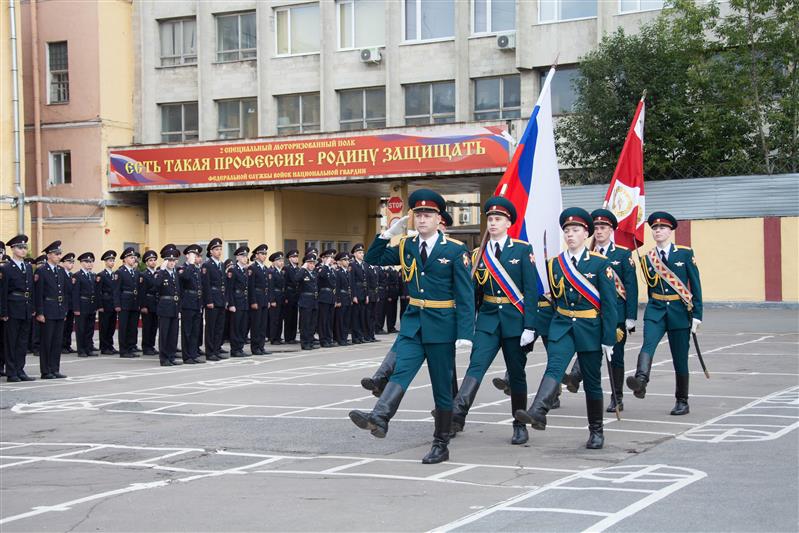 В санкт-петербургской специальной моторизованной бригаде состоялась торжественная церемония прощания командира воинской части с боевым знаменем