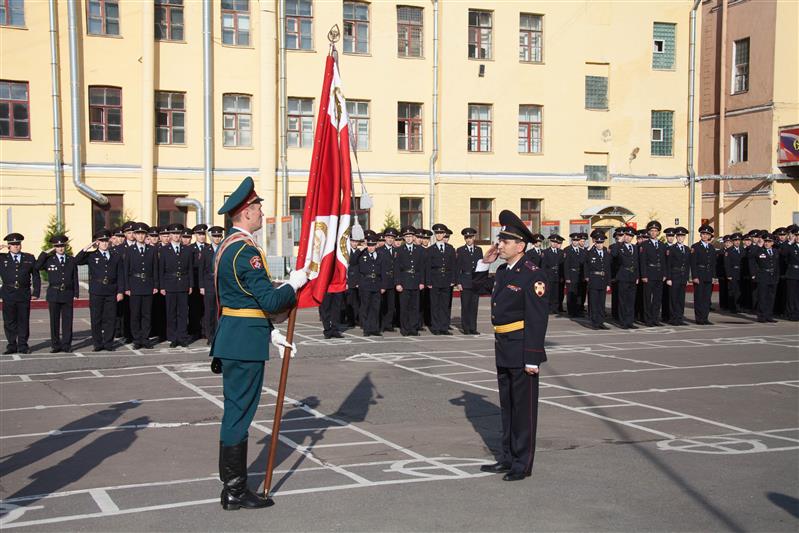 В санкт-петербургской специальной моторизованной бригаде состоялась торжественная церемония прощания командира воинской части с боевым знаменем