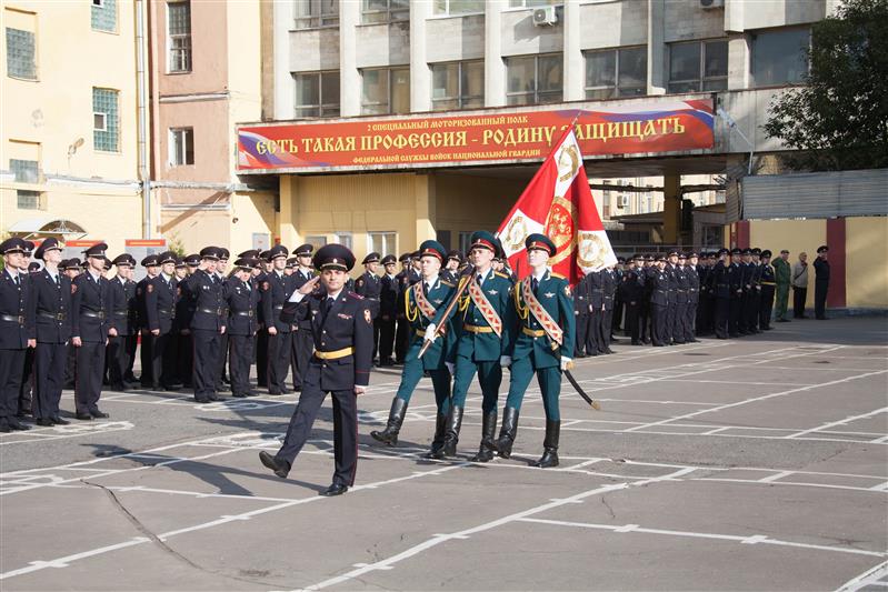 В санкт-петербургской специальной моторизованной бригаде состоялась торжественная церемония прощания командира воинской части с боевым знаменем