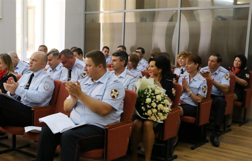 В Санкт-Петербурге награждены инспекторы лицензионно-разрешительной работы, отличившиеся при проведении крупных международных мероприятий 