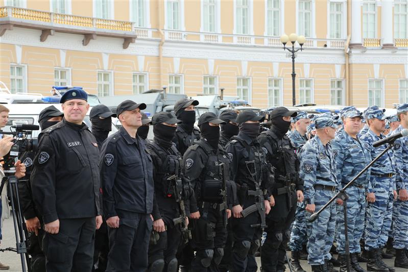 В Санкт-Петербурге прошел первый гарнизонный развод нарядов Росгвардии, заступающих на боевую службу по охране общественного порядка