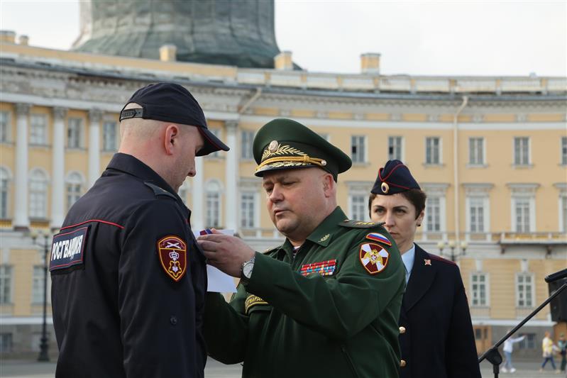 В Санкт-Петербурге прошел первый гарнизонный развод нарядов Росгвардии, заступающих на боевую службу по охране общественного порядка