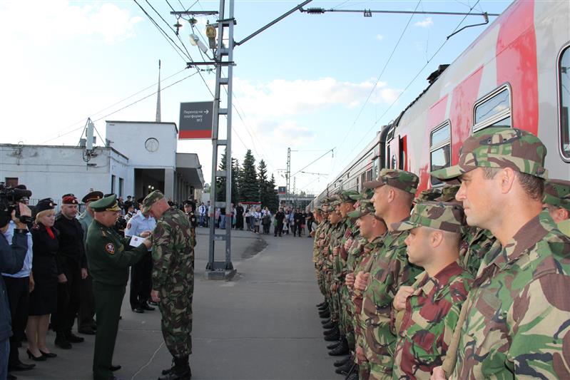 Командующий Северо-Западным округом Росгвардии встретил сотрудников петрозаводского ОМОНа, которые вернулись из длительной служебной командировки