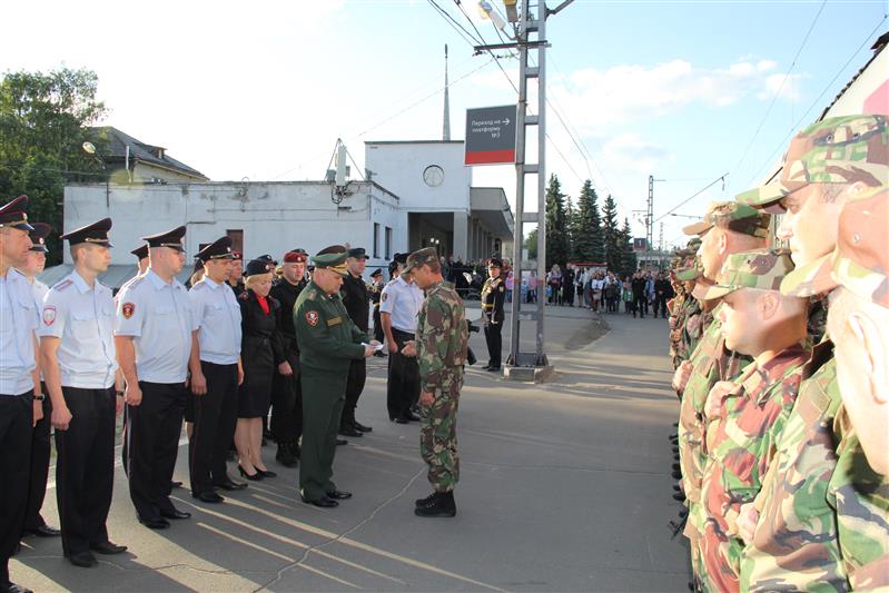 Командующий Северо-Западным округом Росгвардии встретил сотрудников петрозаводского ОМОНа, которые вернулись из длительной служебной командировки
