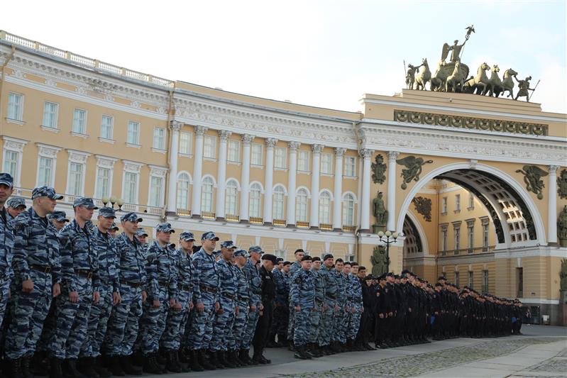 В Санкт-Петербурге прошел первый гарнизонный развод нарядов Росгвардии, заступающих на боевую службу по охране общественного порядка