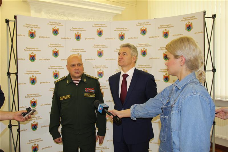 Командующий Северо-Западным округом встретился с руководителем Республики Карелия 