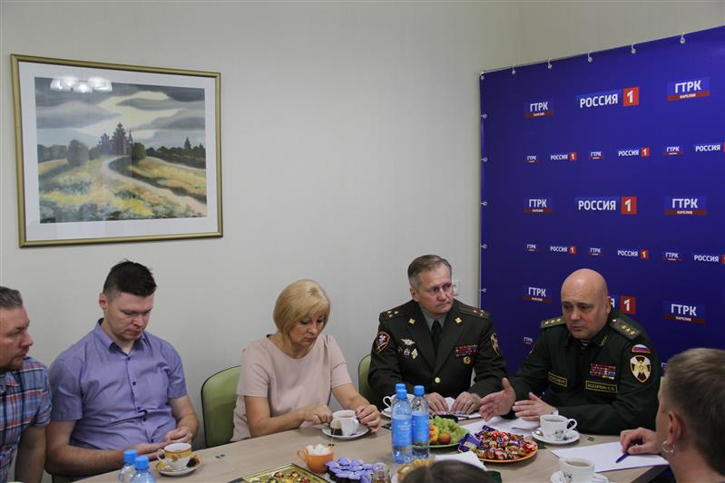 Командующий Северо-Западным округом провёл «круглый стол» с руководителями ведущих СМИ Республики Карелия