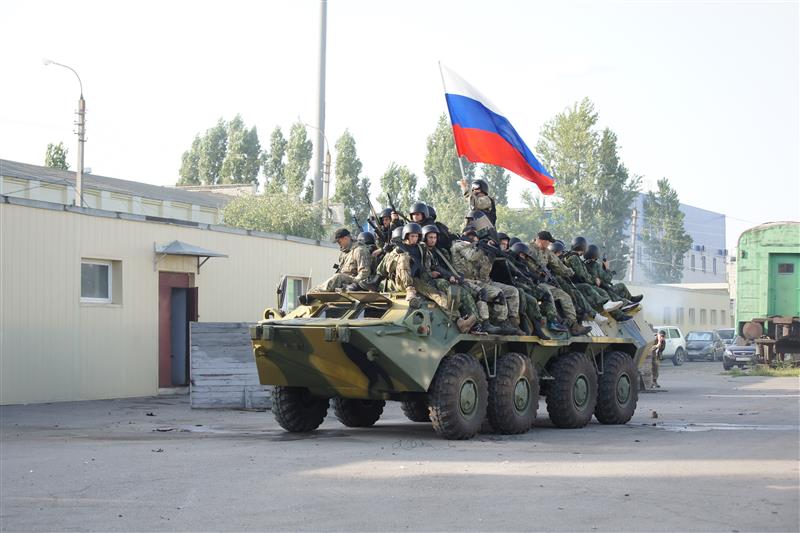 В Волгограде бойцы СОБРа Росгвардии провели практическое занятие с участниками подросткового лагеря-экспедиции «Антитеррор. Вектор мужества»