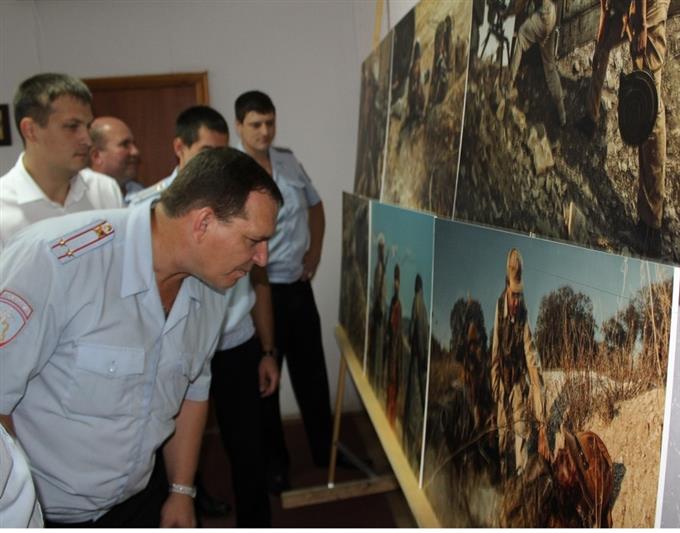 В Саратовской области сотрудники Росгвардии организовали фотовыставку, посвященную войне в Афганистане 