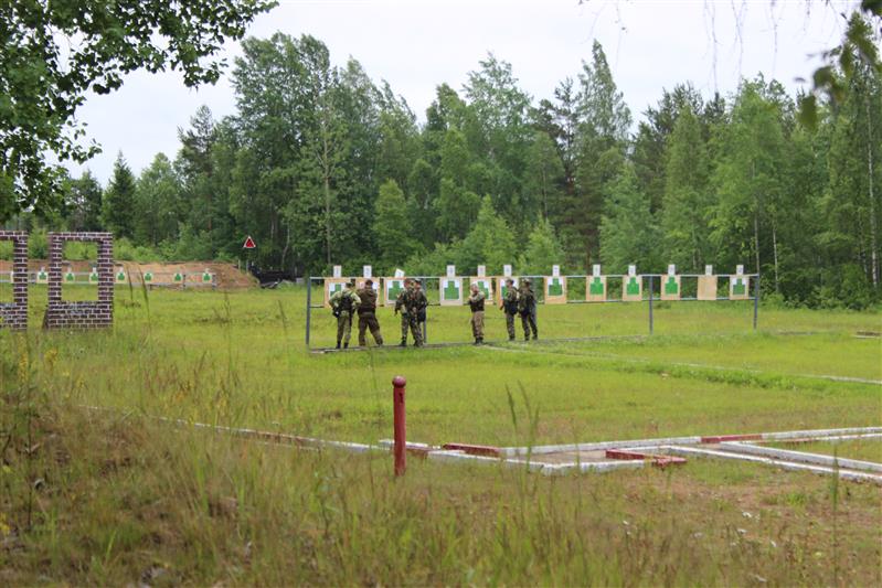 Сотрудники ОМОНа на транспорте Главного управления Росгвардии по г. Санкт-Петербургу и Ленинградской области завершили полевой выход