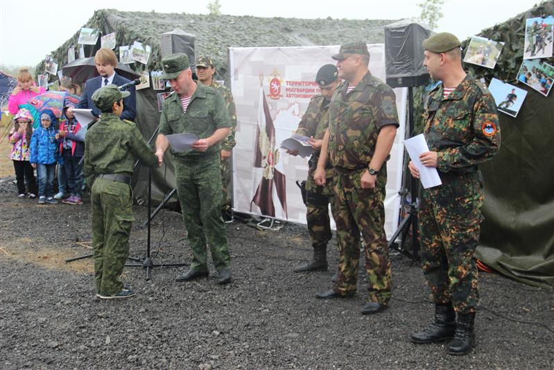 В Ханты-Мансийске торжественно закрылась первая военно-патриотическая смена «Юный росгвардеец»