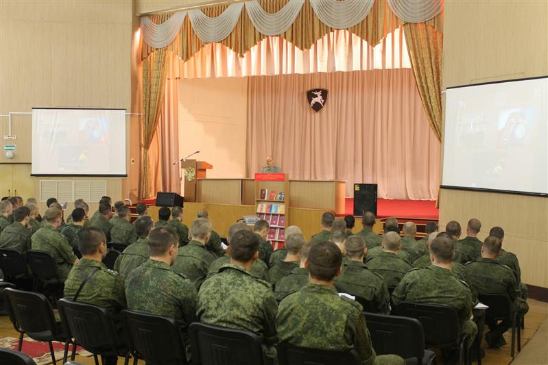 В Кирове военнослужащие соединения Приволжского округа Росгвардии провели тематический вечер, посвященный генералу армии Ивану Яковлеву