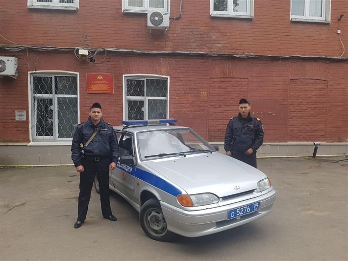 Сотрудники Росгвардии спасли мужчину, упавшего в Москву-реку