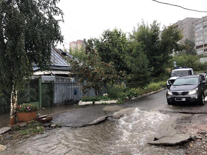 В Красноярске сотрудники Росгвардии взяли под охрану имущество граждан, оставшееся на затопленной территории