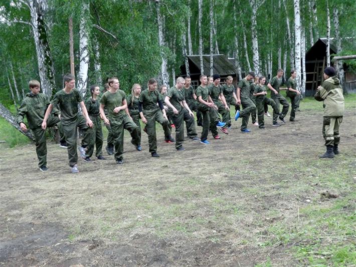 Офицеры ангарского ОМОНа Росгвардии провели для учеников профильного класса МВД полевые занятия