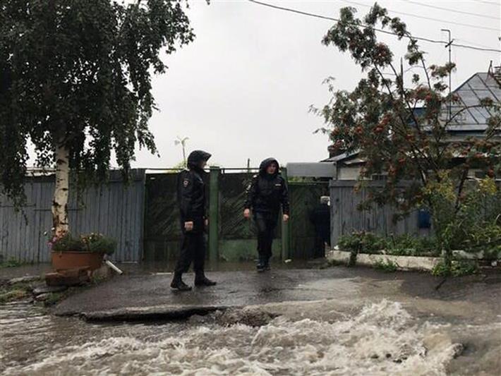 В Красноярске сотрудники Росгвардии взяли под охрану имущество граждан, оставшееся на затопленной территории