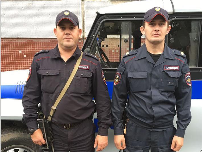 В Новосибирске сотрудники Росгвардии эвакуировали 50 человек из  горящего многоэтажного дома 