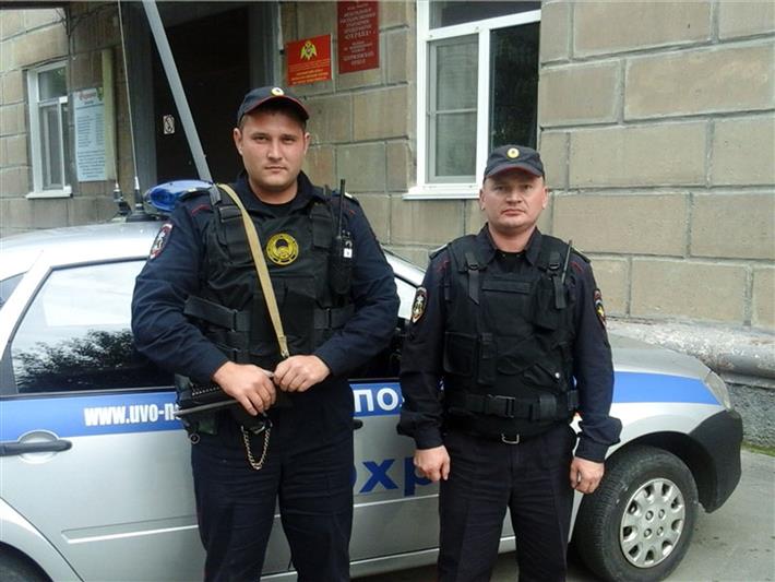 В Новосибирске сотрудники Росгвардии эвакуировали 50 человек из горящего многоэтажного дома