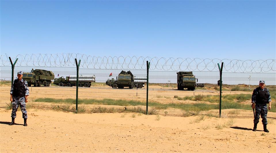 Военнослужащие и сотрудники Росгвардии обеспечили охрану общественного порядка во время проведения Международного конкурса по полевой выучке «Ключи от неба - 2017»