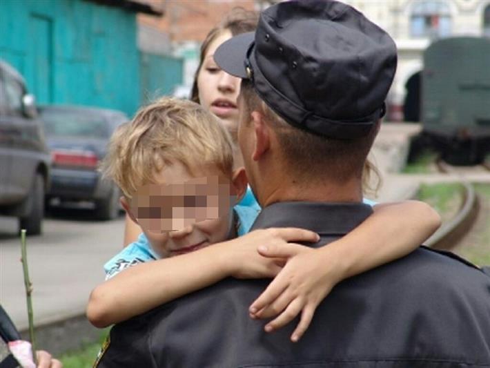 В Саратовской области сотрудники Росгвардии вернули родителям потерявшегося 7-летнего ребенка 