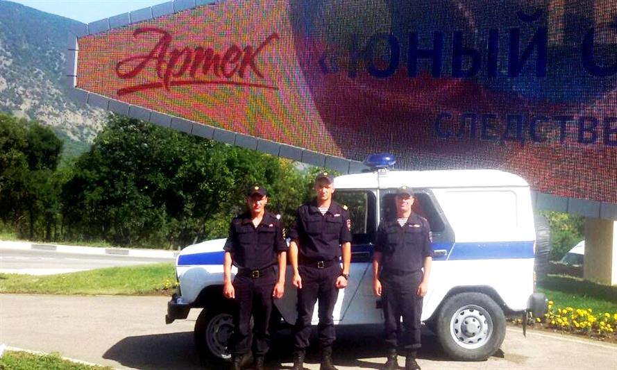 Военнослужащие Северо-Кавказского округа Росгвардии оказали доврачебную помощь сотруднику МЧС, пострадавшему при тушении пожара в Международном детском центре «Артек»