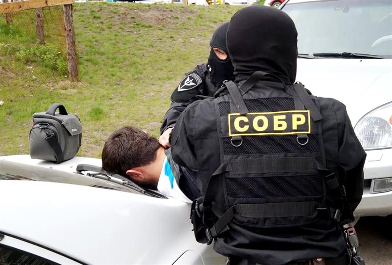 При силовой поддержке сотрудников столичного СОБРа задержана группа мошенников