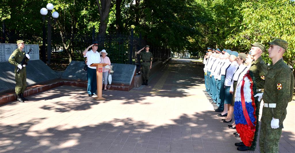 В Ростове-на-Дону военнослужащие Северо-Кавказского округа Росгвардии увековечили память подполковника Михаила Богданова, погибшего при исполнении воинского долга 