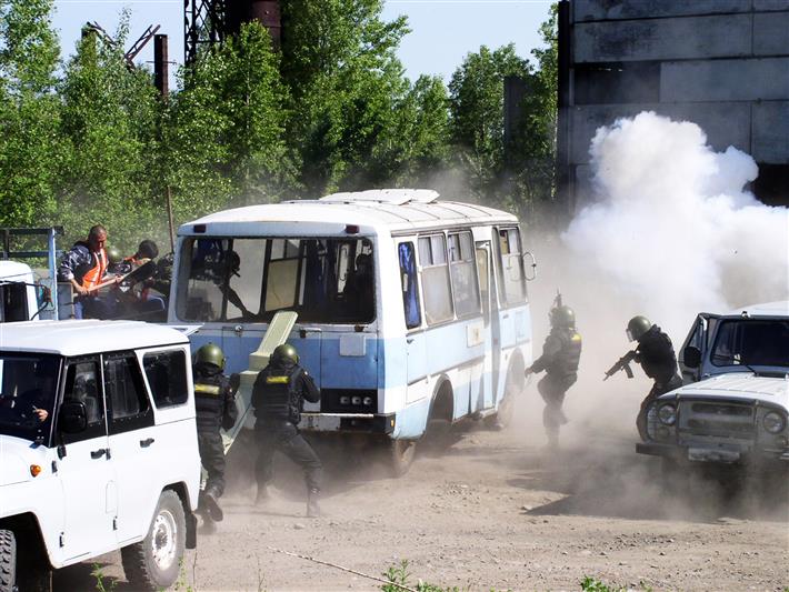 В Республике Алтай сотрудники Росгвардии приняли участие в тактико-специальном учении по освобождению заложников
