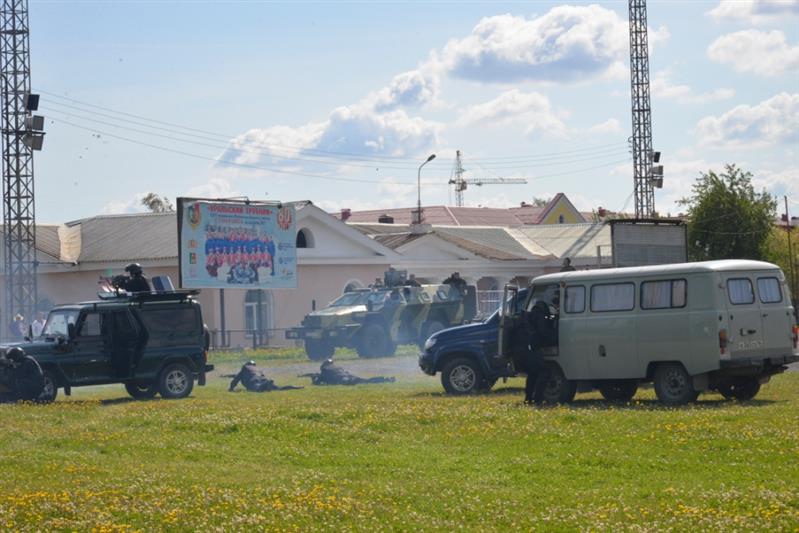 Сотрудники ОМОНа Управления Росгвардии по Свердловской области приняли участие в праздничном мероприятии всех силовых структур региона «Служба – дни и ночи»