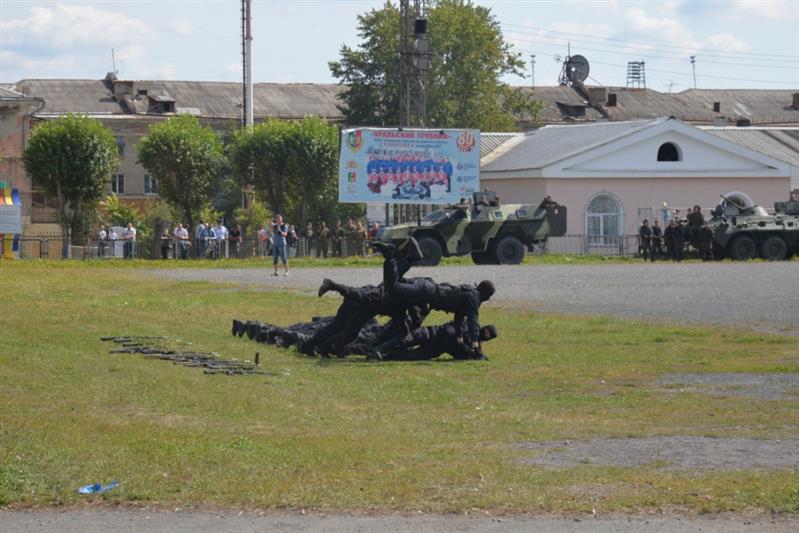 Сотрудники ОМОНа Управления Росгвардии по Свердловской области приняли участие в праздничном мероприятии всех силовых структур региона «Служба – дни и ночи»