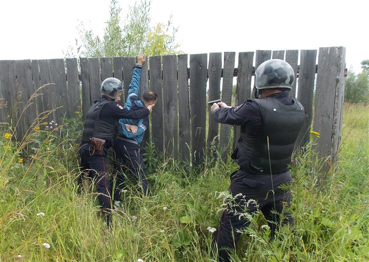 В Архангельской области сотрудники Росгвардии по горячим следам задержали уличного грабителя