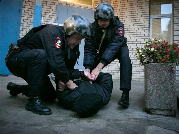 В Московской области сотрудники вневедомственной охраны задержали злоумышленника за сбыт наркотического вещества в особо крупном размере