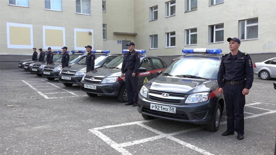 Пензенским росгвардейцам вручили ключи от новых служебных автомобилей