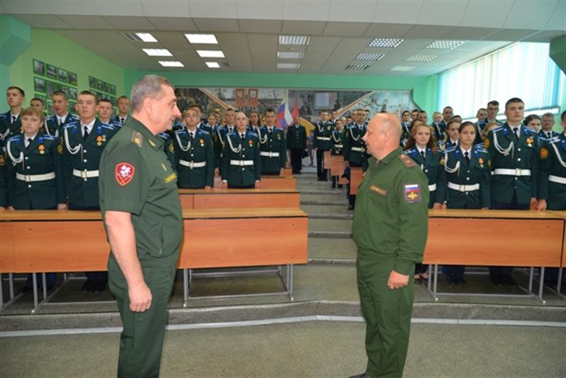 Командующий Уральским округом провел первый урок для учеников выпускного курса школы-интерната «Екатеринбургский кадетский корпус»