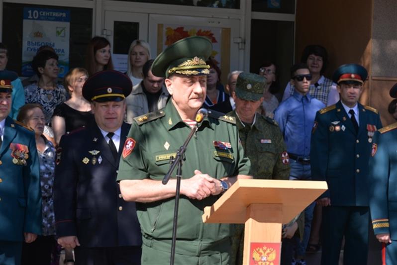 Командующий Уральским округом провел первый урок для учеников выпускного курса школы-интерната «Екатеринбургский кадетский корпус»