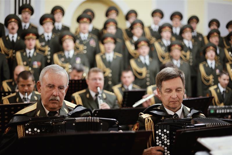 Снимки, запечатлевшие репетицию Академического ансамбля песни и пляски Росгвардии, войдут в коллекцию национального фотопроекта «Один день из жизни России»