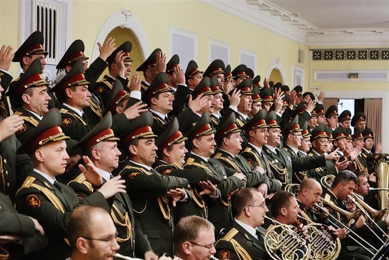Снимки, запечатлевшие репетицию Академического ансамбля песни и пляски Росгвардии, войдут в коллекцию национального фотопроекта «Один день из жизни России»