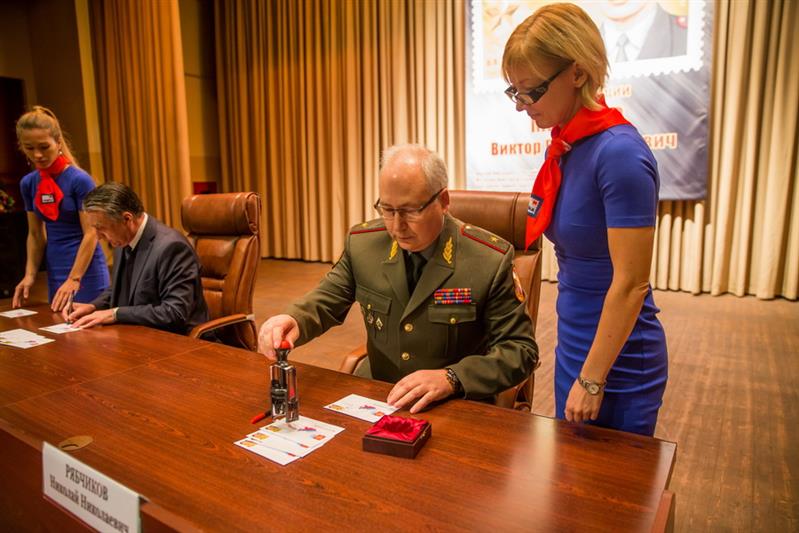  РОСГВАРДИЯ ПРОВЕЛА ТОРЖЕСТВЕННУЮ ЦЕРЕМОНИЮ ГАШЕНИЯ ПОЧТОВОЙ МАРКИ СЕРИИ «ГЕРОИ РОССИЙСКОЙ ФЕДЕРАЦИИ»