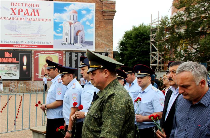 В Республике Северная Осетия-Алания сотрудники Росгвардии приняли участие в мероприятии, посвященном памяти жертв терроризма